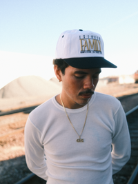 · 100% cotton twill – breathable and built to last.
· Classic OG Panel structure – keeps its shape through wear.
 · Vintage visor with the green under brim for the connoisseur.
· Adjustable strap – fits most head sizes comfortably.
· Unisex design – made for everyone, everyday.
· Embroidered EF logo – clean, minimal branding.
